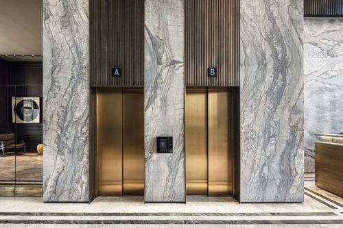 Nên chọn thang máy kính hay inox